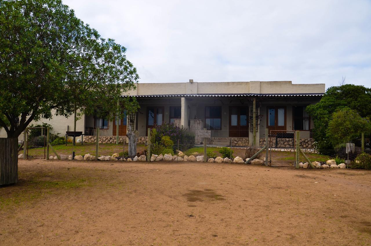 לאנגבאן The Stables Accommodation מראה חיצוני תמונה
