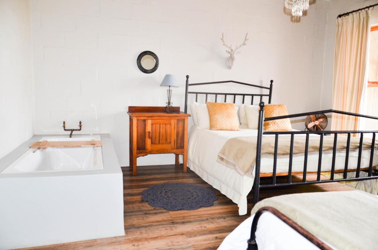 לאנגבאן The Stables Accommodation מראה חיצוני תמונה