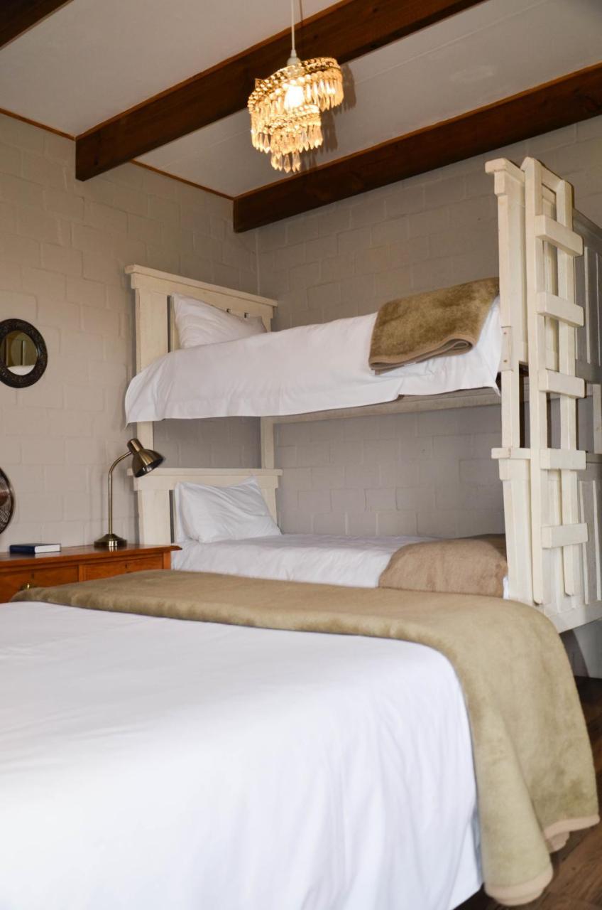לאנגבאן The Stables Accommodation מראה חיצוני תמונה